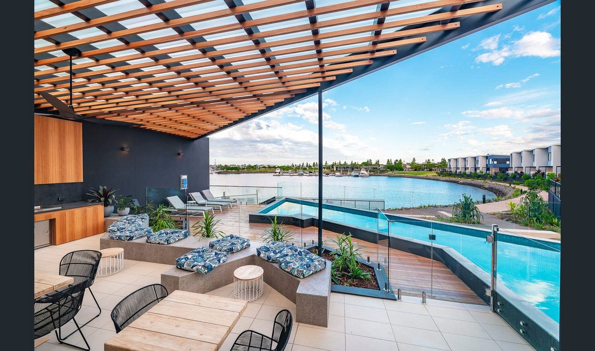 4 bedrooms House in 42 Azure Way HOPE ISLAND QLD, 4212