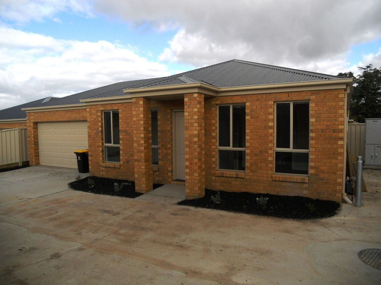 3 bedrooms Apartment / Unit / Flat in 7/33 Kennewell Street WHITE HILLS VIC, 3550