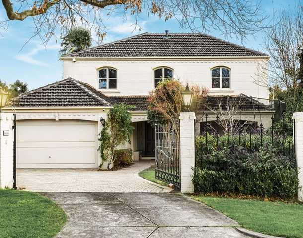 18 Linckens Crescent, Balwyn VIC 3103