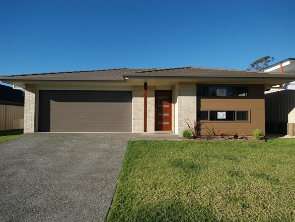 8 Solomon Drive, Lake Cathie NSW 2445