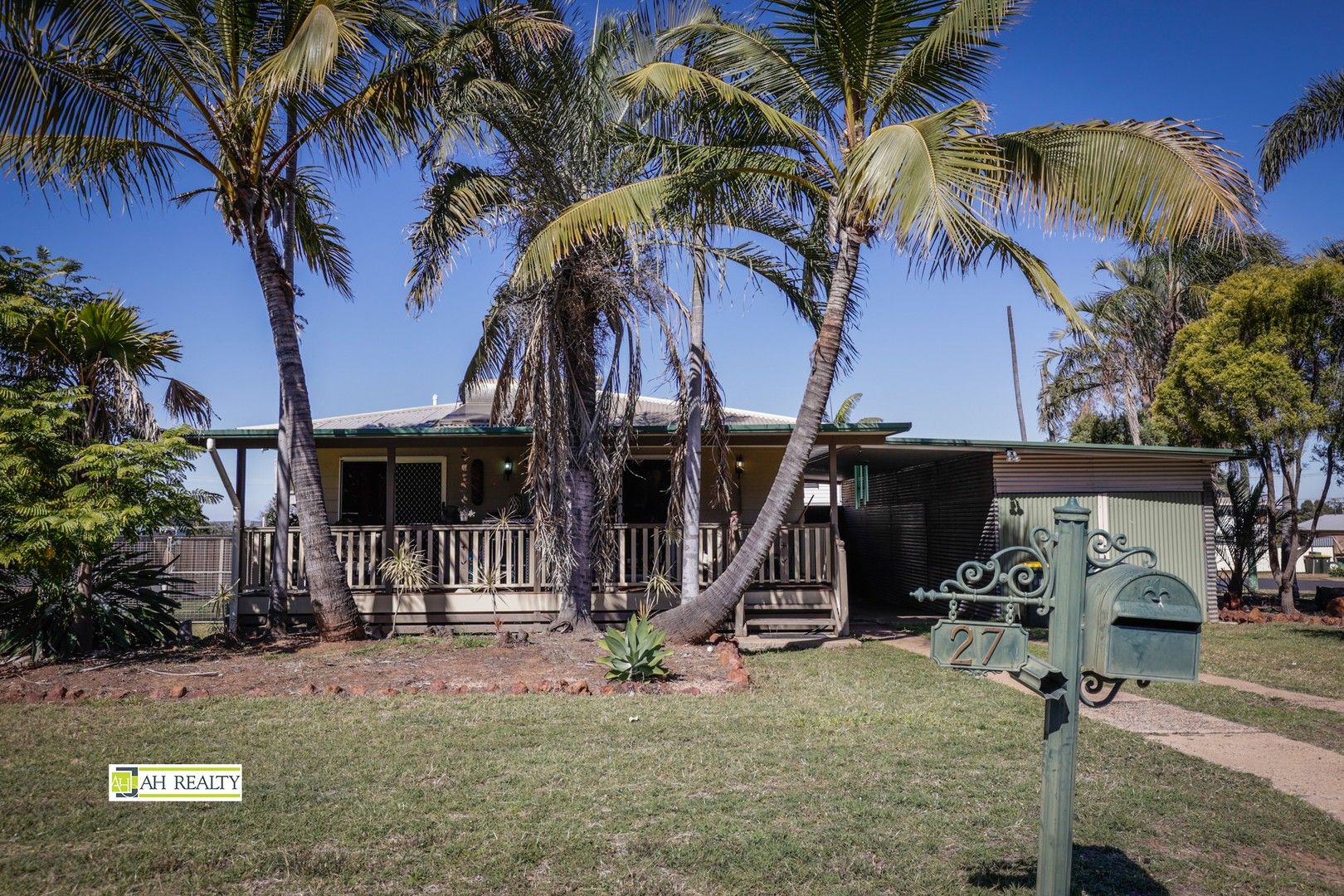 3 bedrooms House in 27 Lawson Drive MORANBAH QLD, 4744