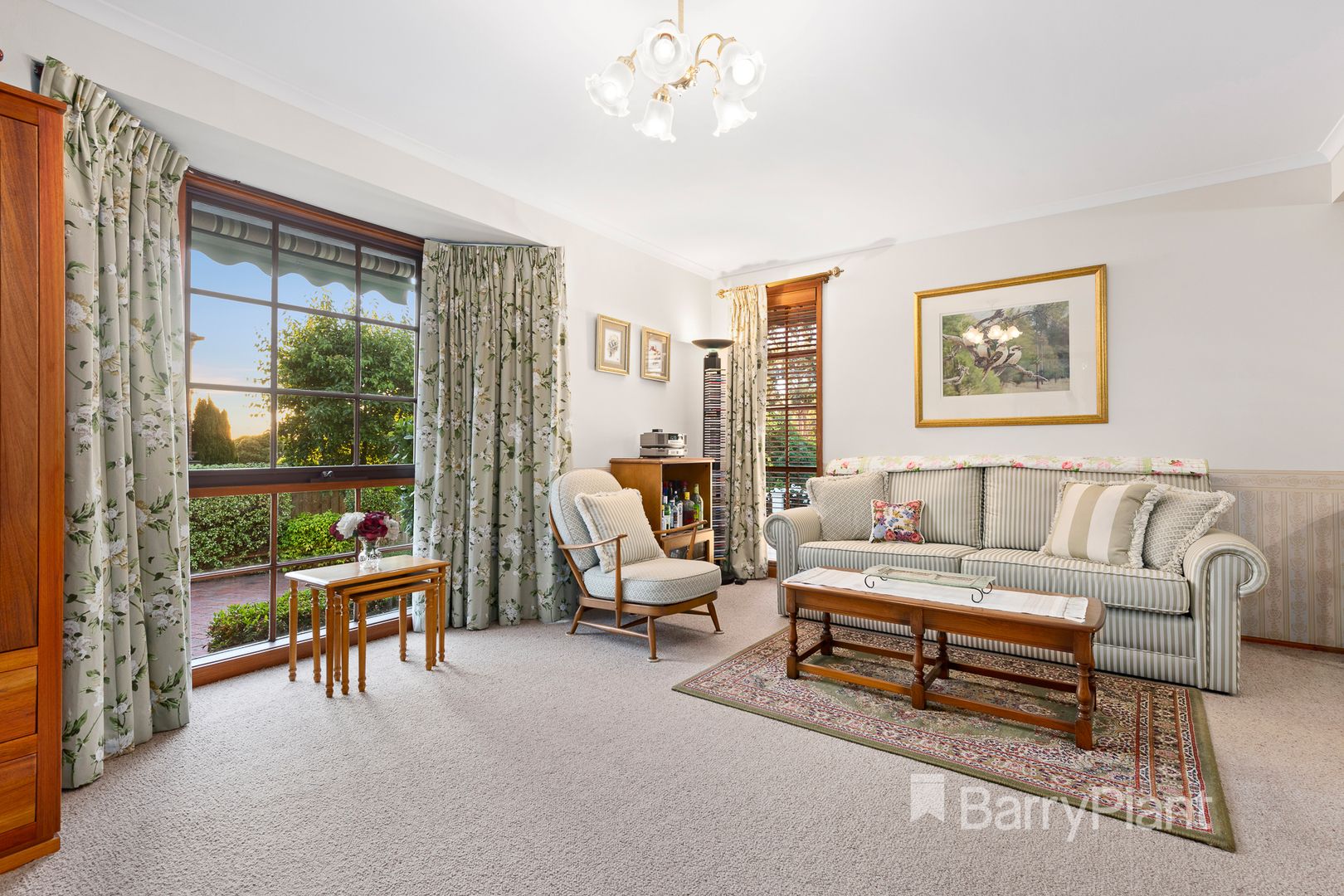 15 Woodland Avenue, Croydon VIC 3136, Image 2