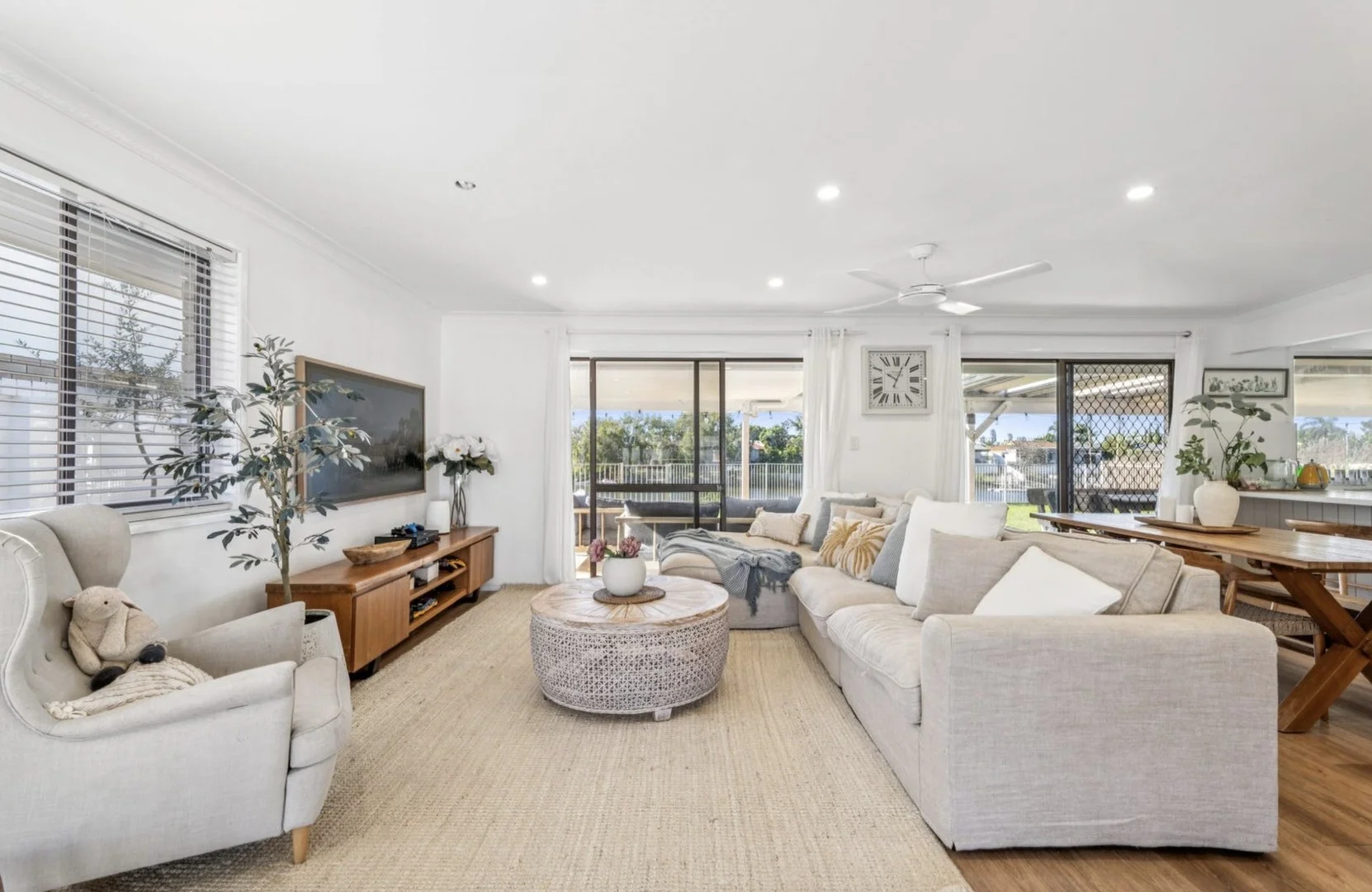 26 Ayrshire Ave, Benowa QLD 4217