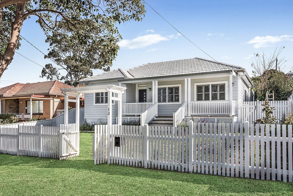 5 bedrooms House in 12 Beale Crescent PEAKHURST NSW, 2210