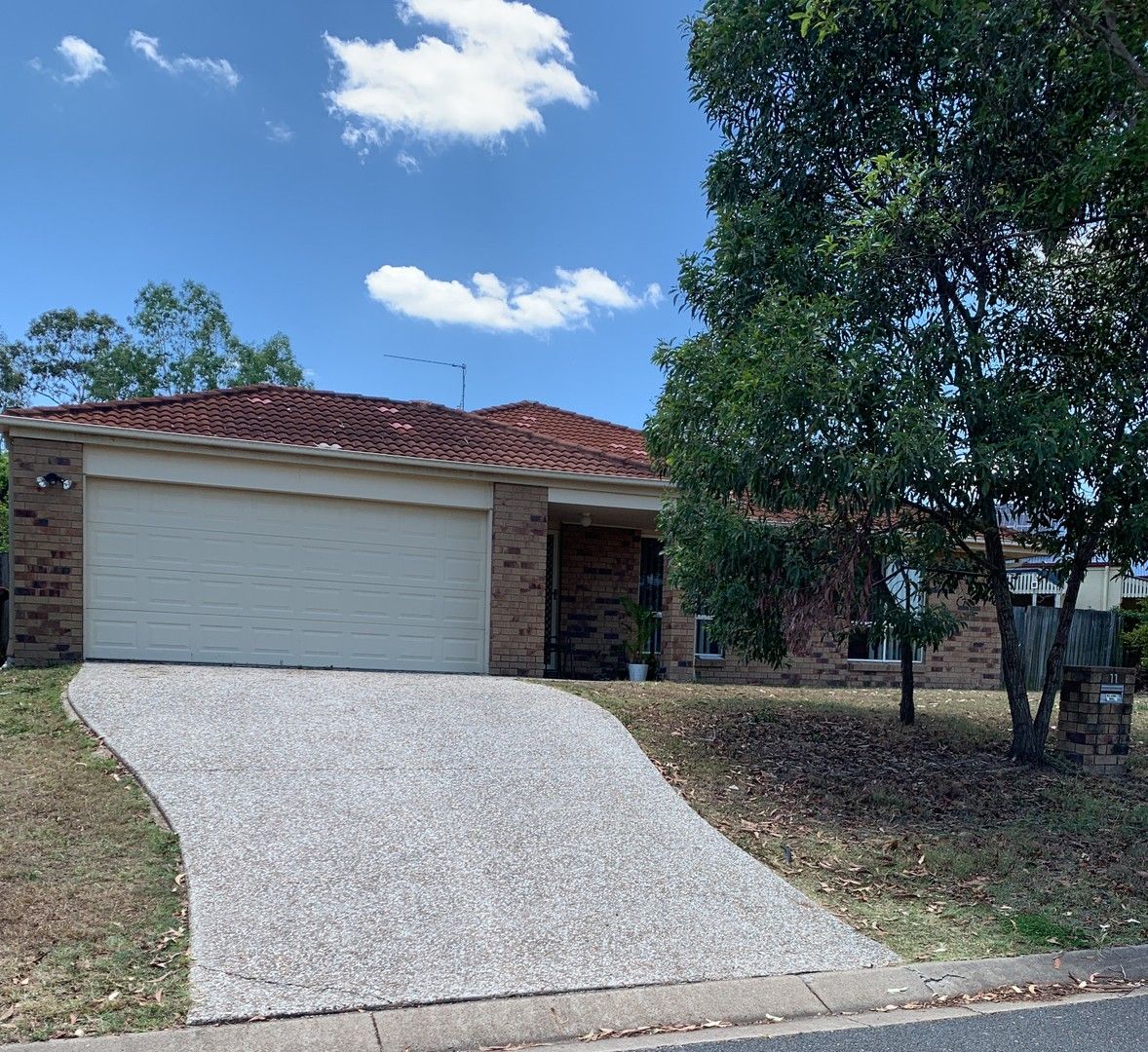 4 bedrooms House in 11 Berkshire Place SPRINGFIELD LAKES QLD, 4300