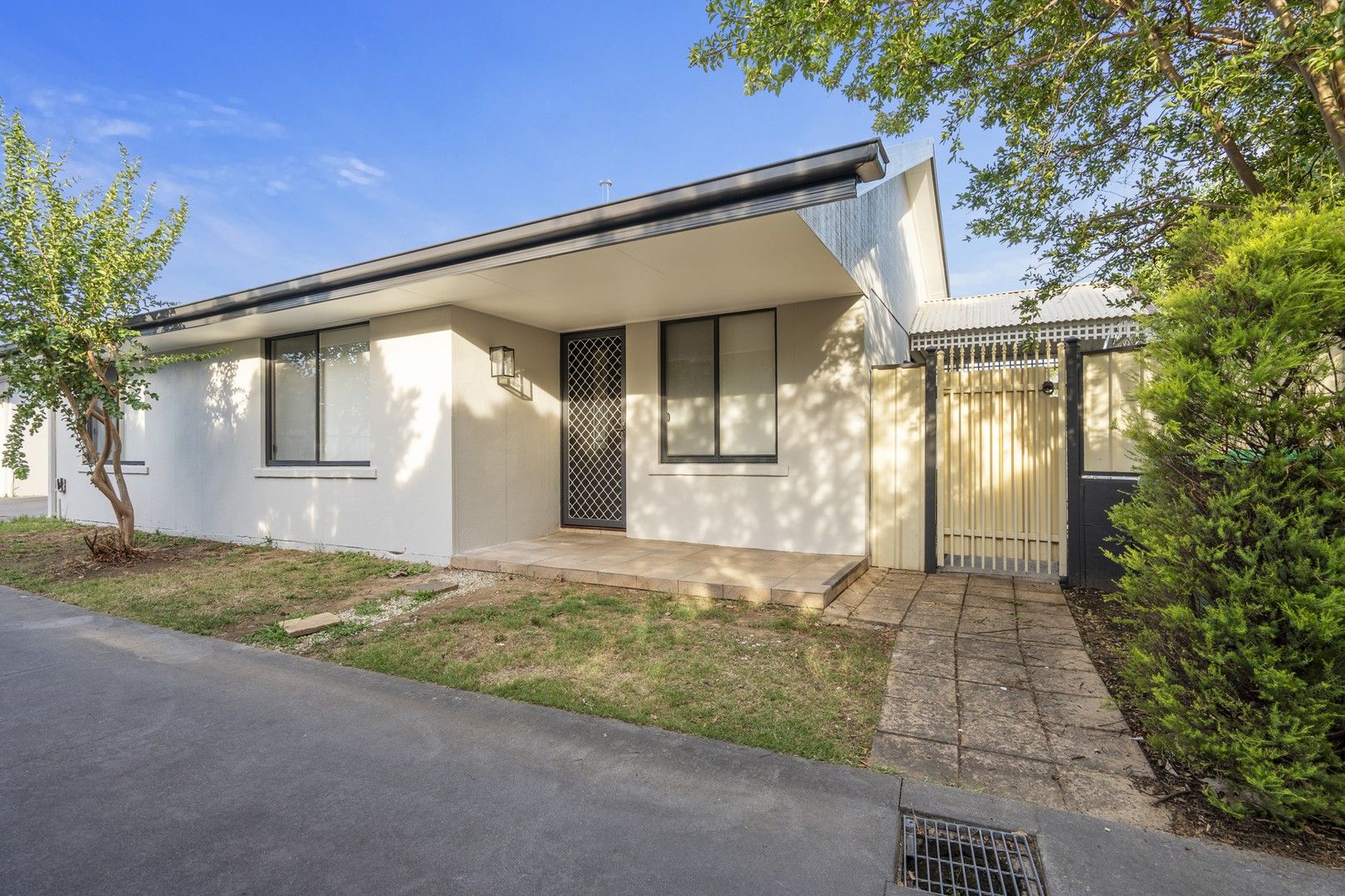 2 bedrooms Townhouse in 1/332 Tribune Street ALBURY NSW, 2640