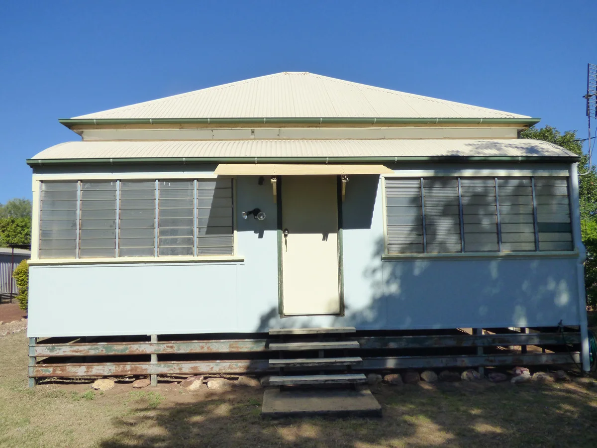 8 Wattle Drive, St George QLD 4487