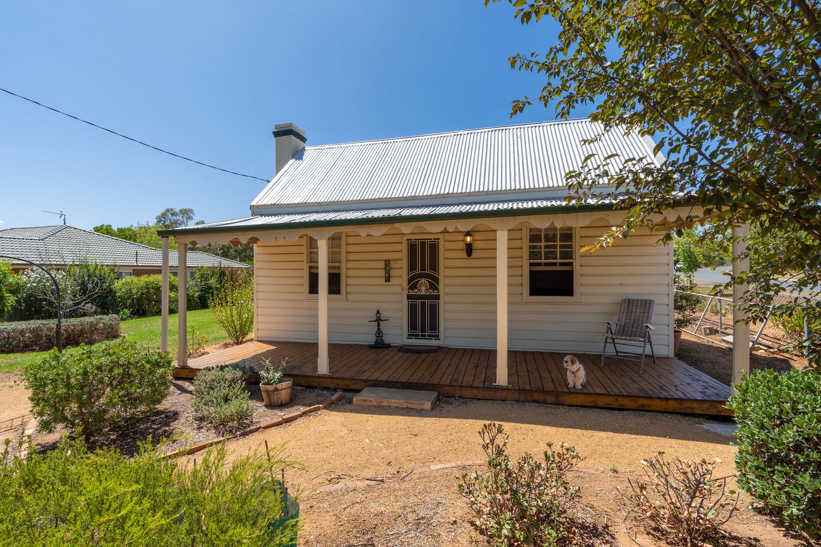 42 Warraderry Street, Grenfell NSW 2810, Image 2