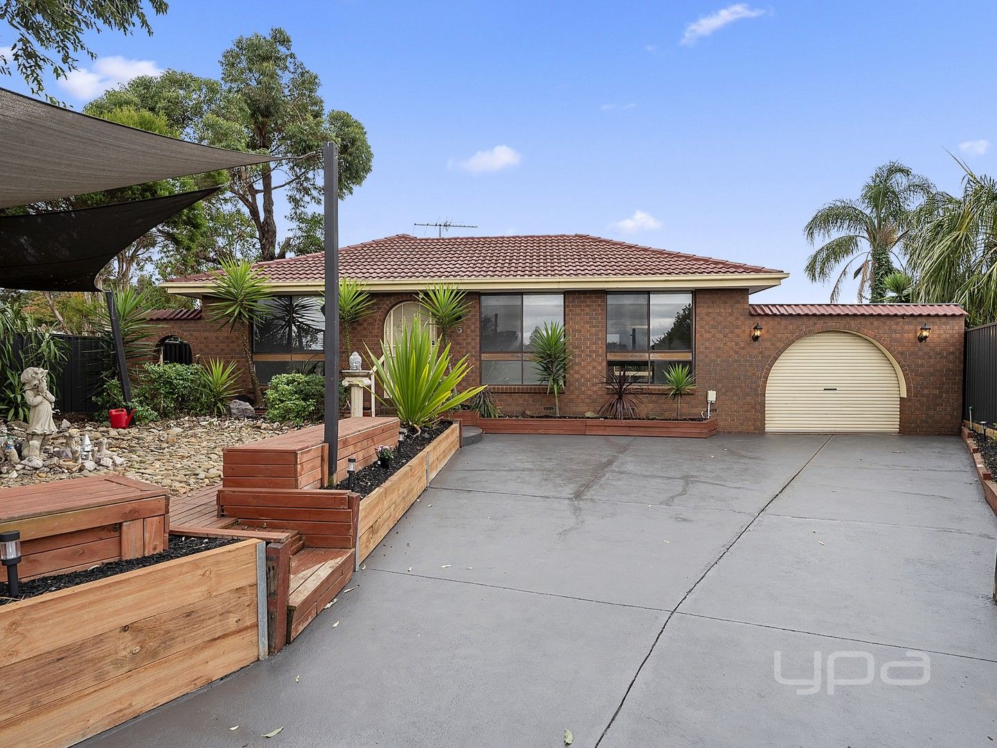 4 bedrooms House in 5 Carnarvon Place MELTON WEST VIC, 3337