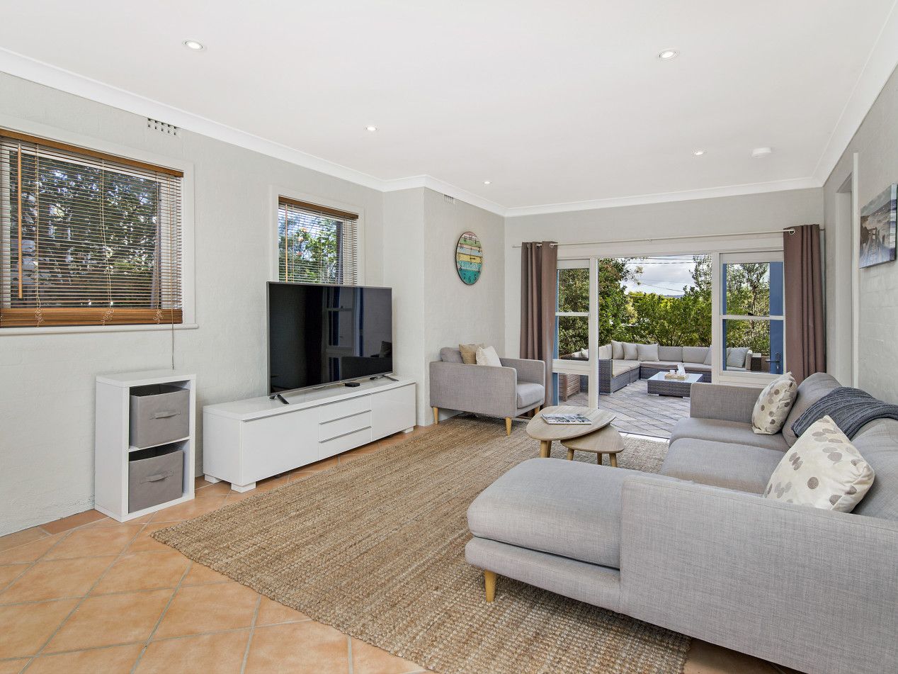 1 bedrooms Apartment / Unit / Flat in 12a Grandview Parade MONA VALE NSW, 2103