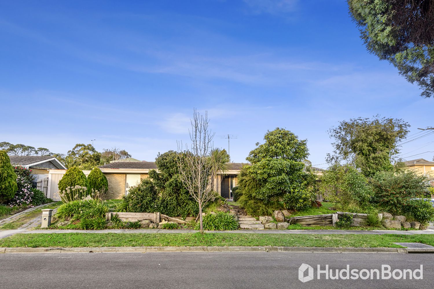 3 bedrooms House in 18 Runnymede Street DONCASTER EAST VIC, 3109