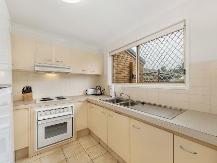 2/5 Paul Court, Carrara QLD 4211, Image 2