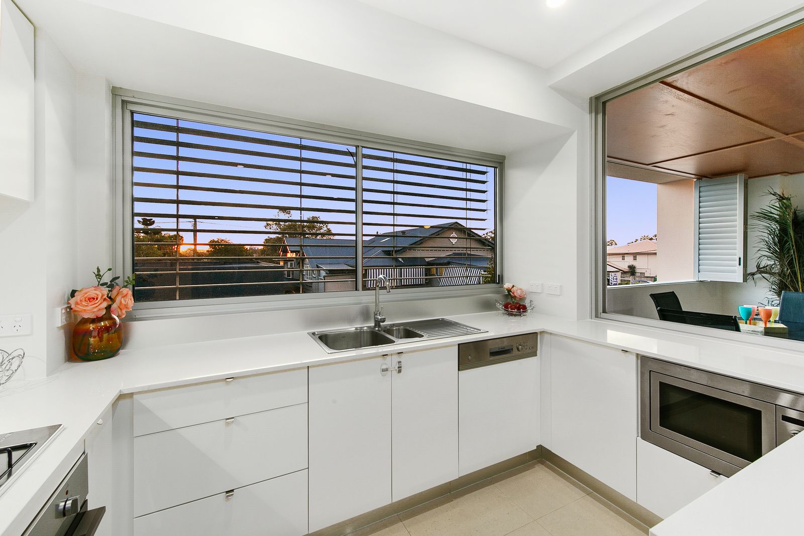 2/15 Grosvenor Street, Balmoral QLD 4171, Image 2