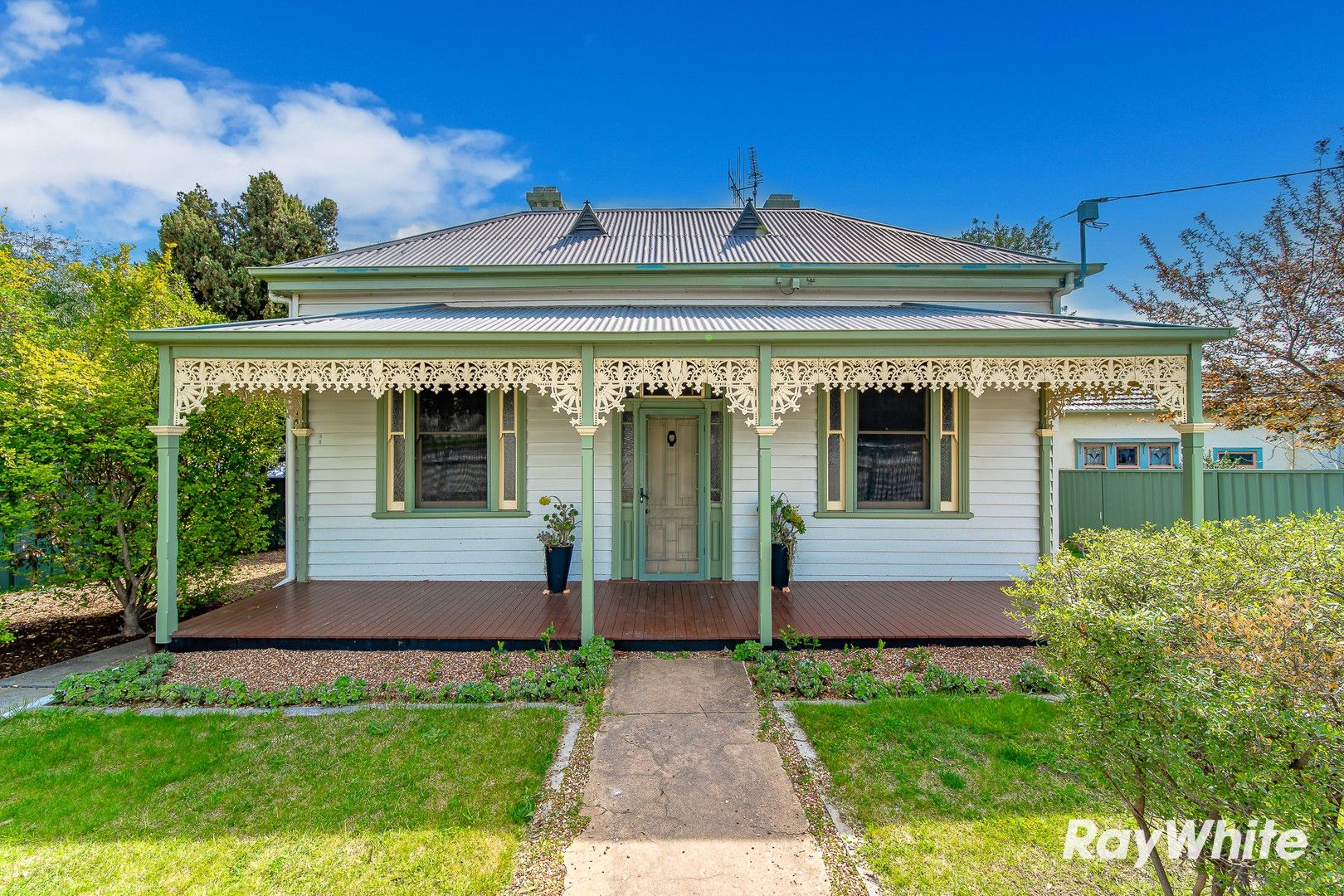 4 bedrooms House in 82 Gladstone Street QUARRY HILL VIC, 3550