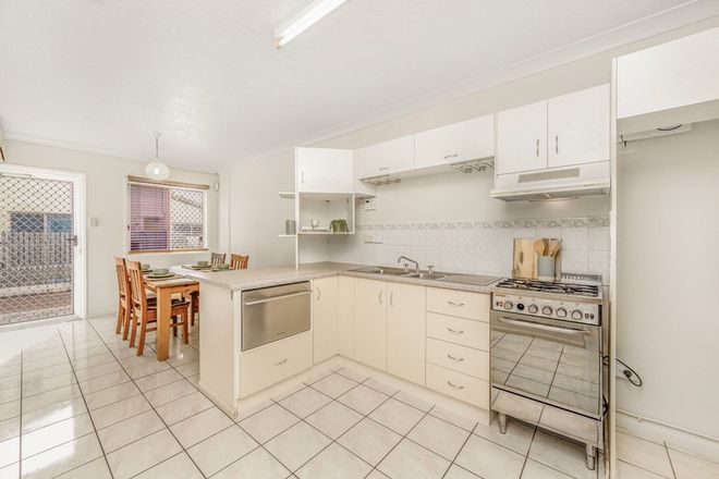 Picture of 4/11 Second Avenue, RAILWAY ESTATE QLD 4810