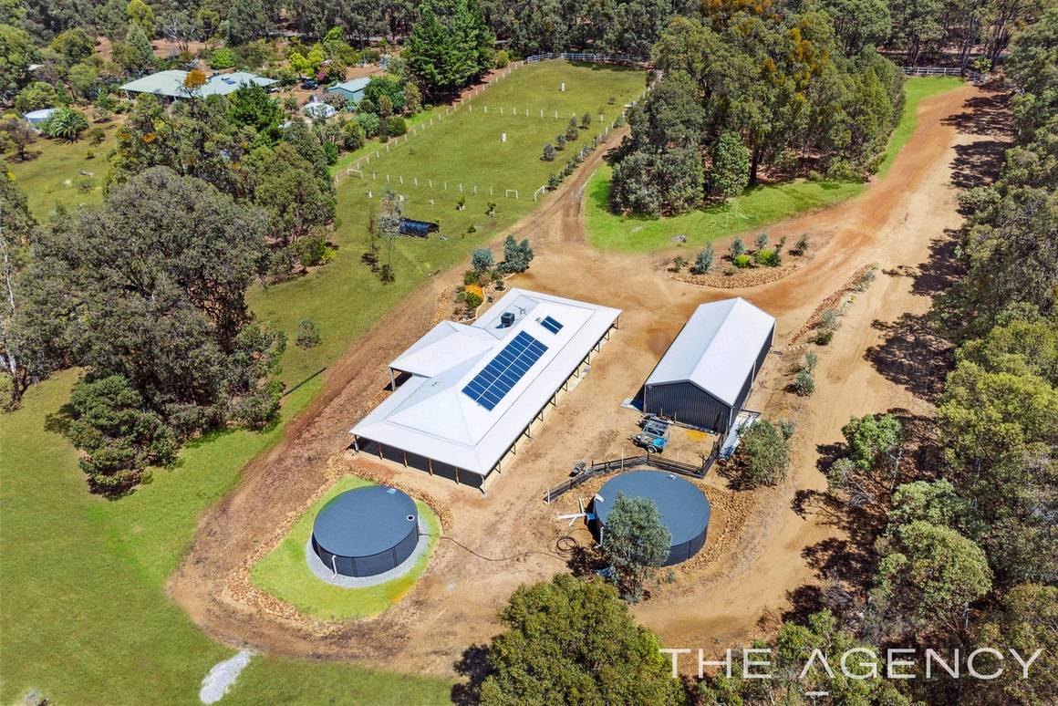 Picture of 493 Dinsdale Road, WOOROLOO WA 6558