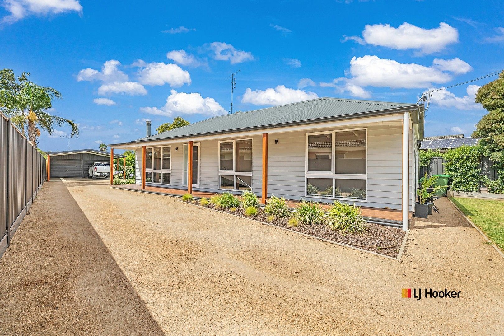 3 bedrooms House in 86 Crossen St ECHUCA VIC, 3564