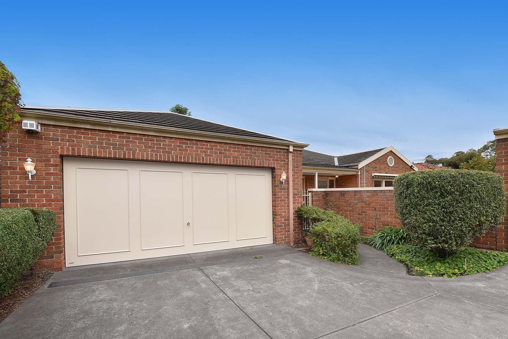 2/38 Irving Street, Mount Waverley VIC 3149, Image 1