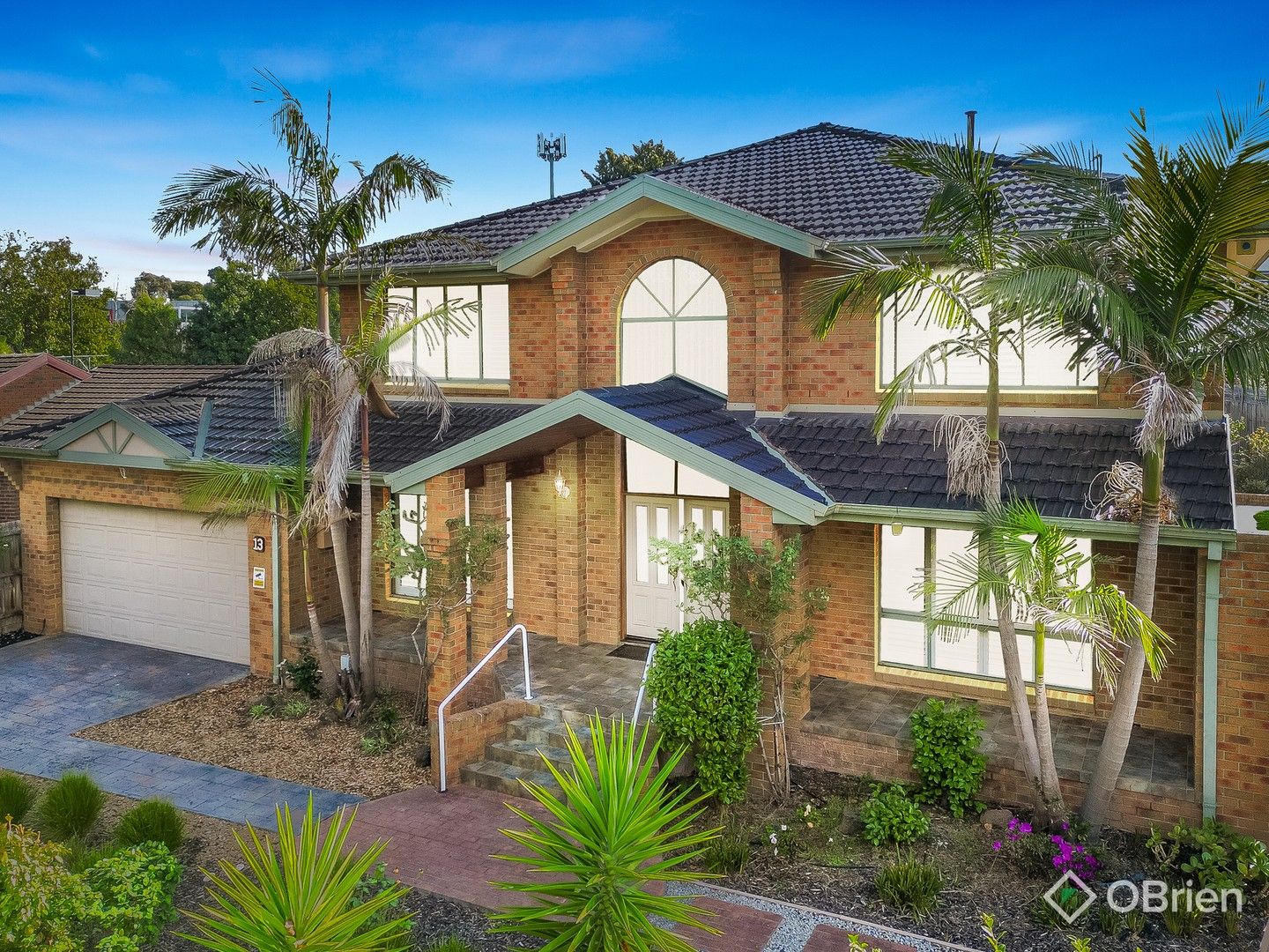 6 bedrooms House in 13 Silkwood Way ROWVILLE VIC, 3178