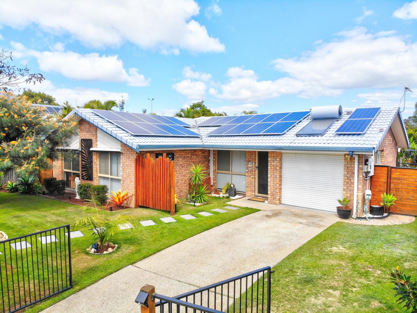 3 bedrooms House in 18 Doreen Drive COOMBABAH QLD, 4216