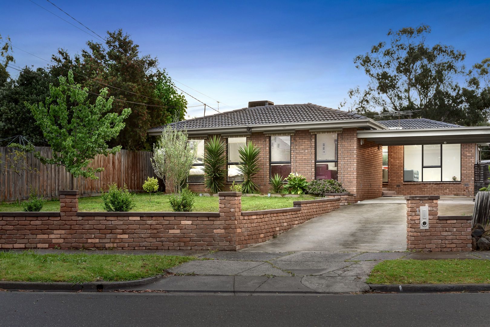 1 Avro Court, Strathmore Heights Property History & Address Research Domain