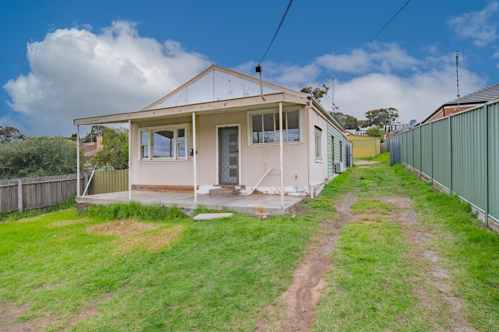House in 34 Race Street, FLORA HILL VIC, 3550