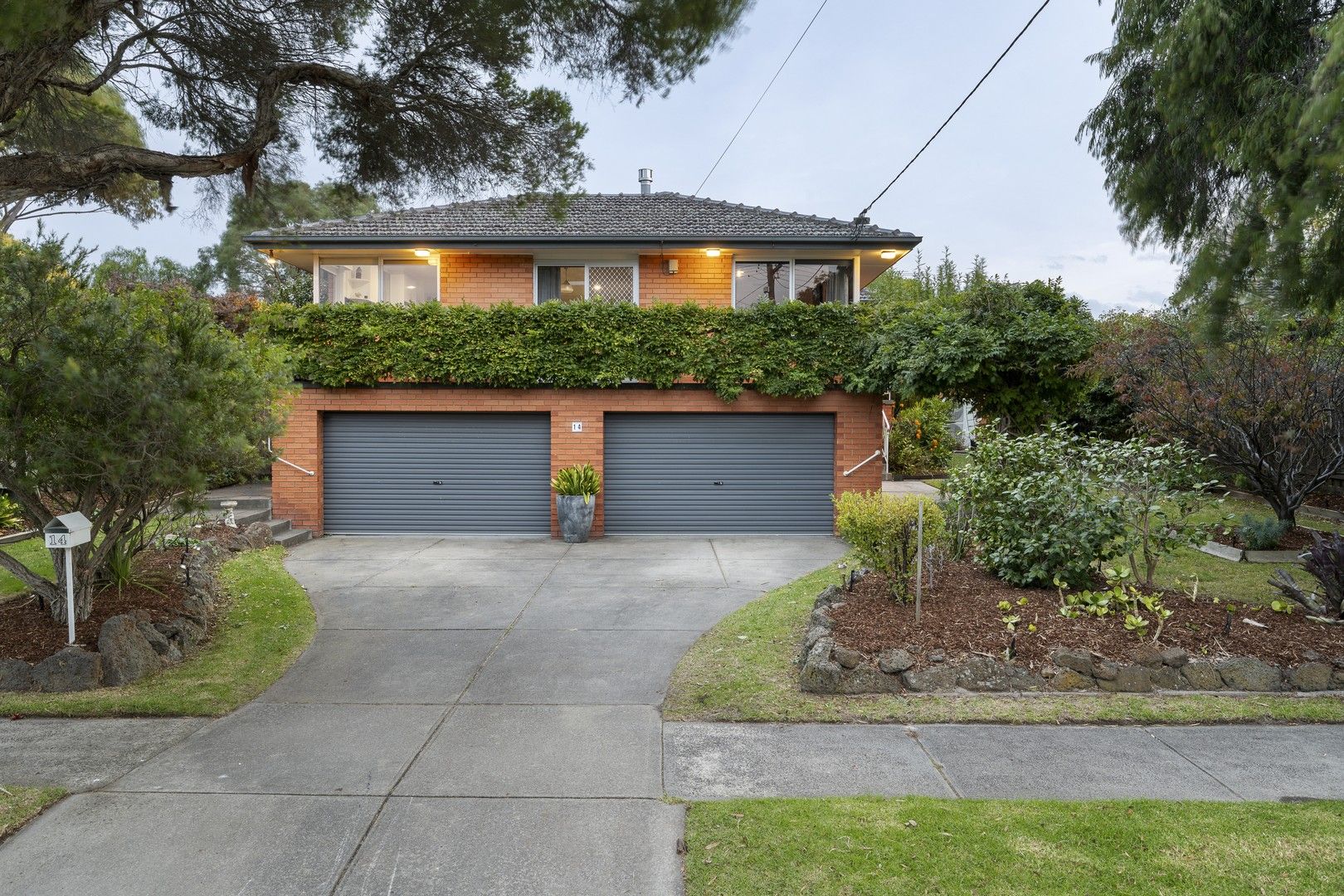 4 bedrooms House in 14 Palmerston Crescent FRANKSTON SOUTH VIC, 3199