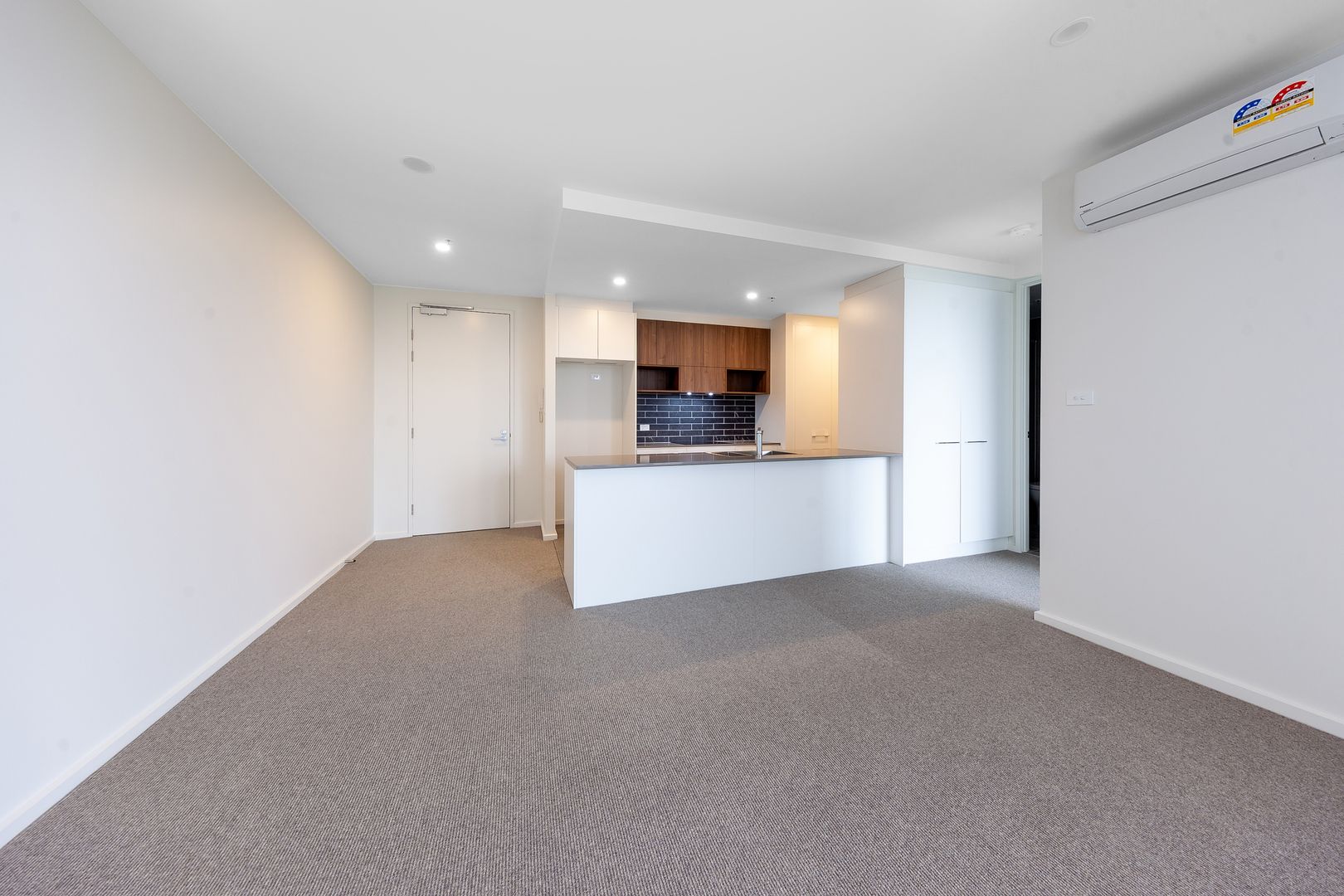 142/15 Irving Street, Phillip ACT 2606, Image 2