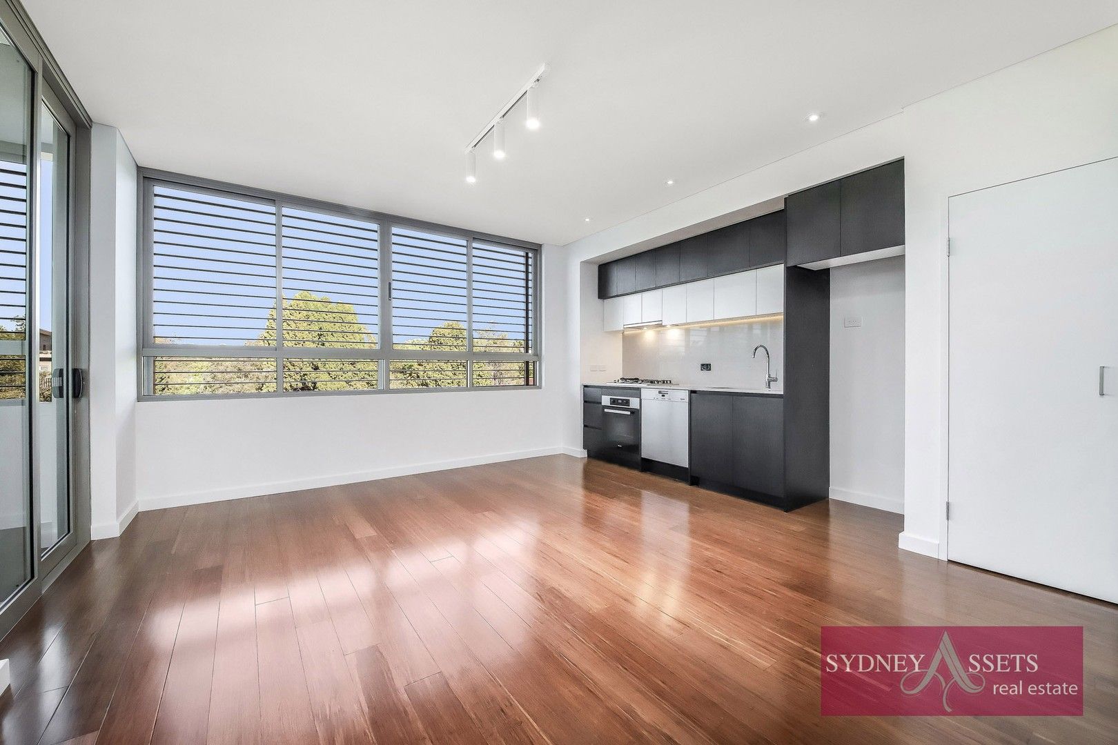 1 bedrooms Apartment / Unit / Flat in 1BR/10 Gilroy Road TURRAMURRA NSW, 2074