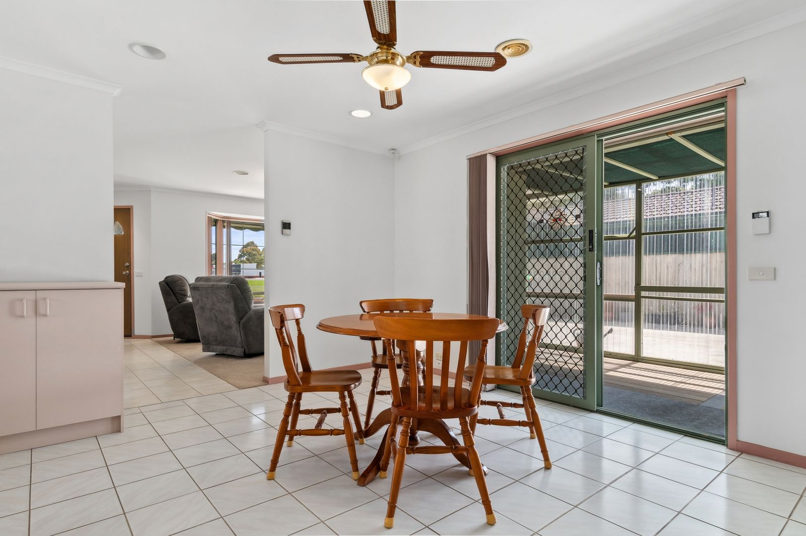 2 Adrian Place, Rowville VIC 3178, Image 2