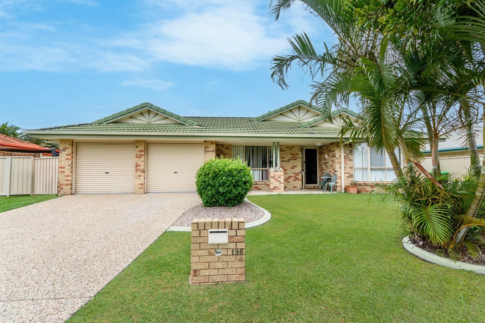 4 bedrooms House in 196 Endeavour Drive BANKSIA BEACH QLD, 4507