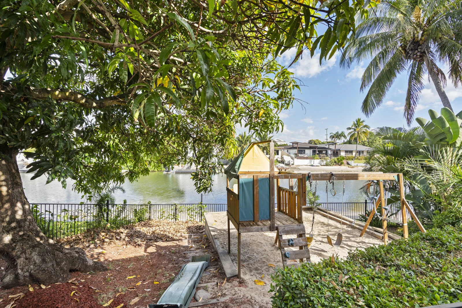 Additional image 18 of 138 Amalfi Drive, Isle Of Capri QLD 4217