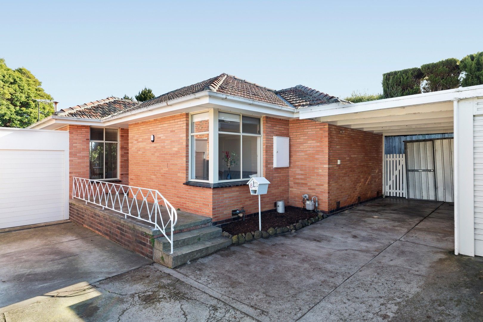 2 bedrooms Apartment / Unit / Flat in 8/39 Holyrood Street HAMPTON VIC, 3188