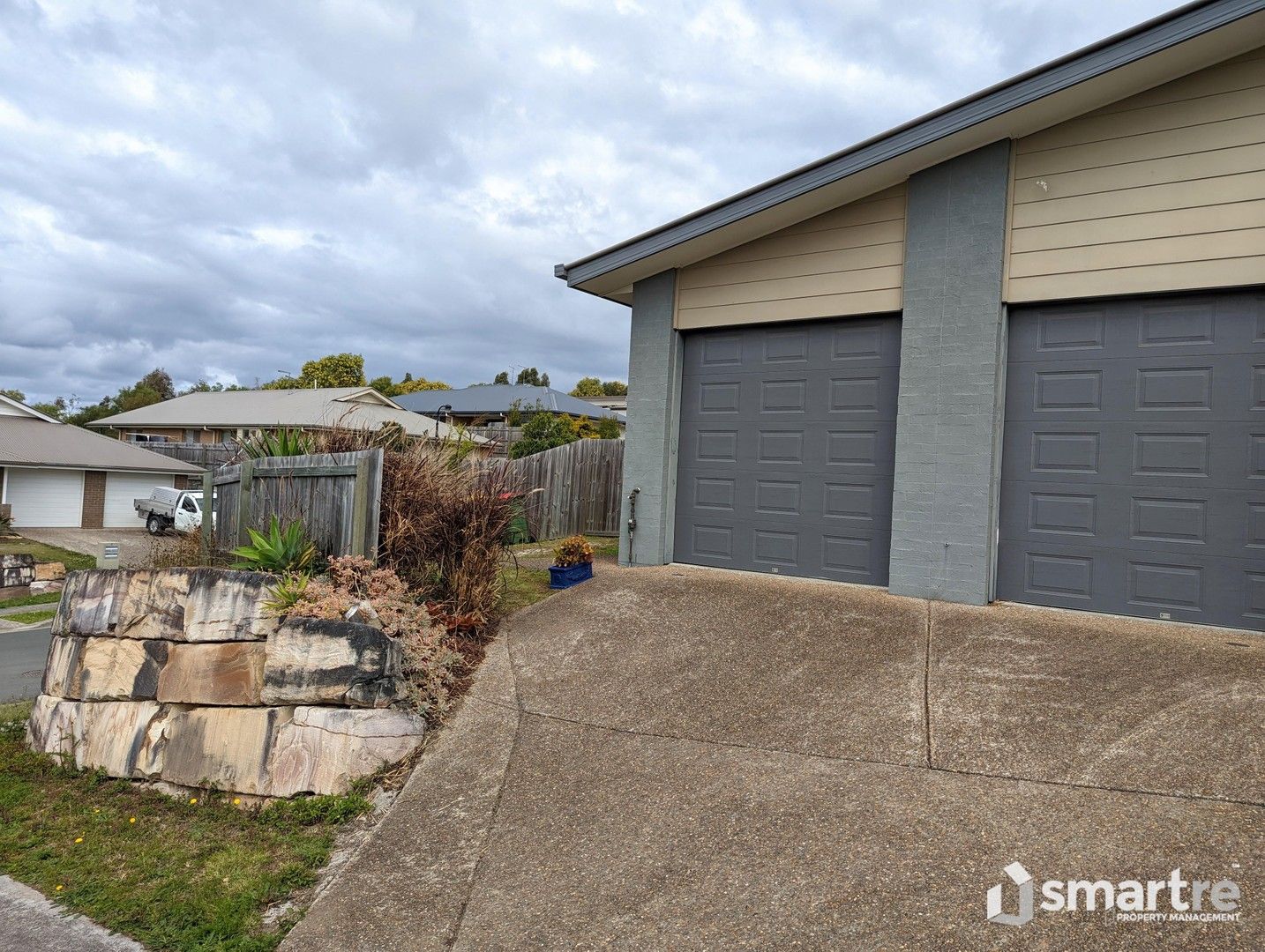3 bedrooms Duplex in 1/18 Kanimbla Street HOLMVIEW QLD, 4207