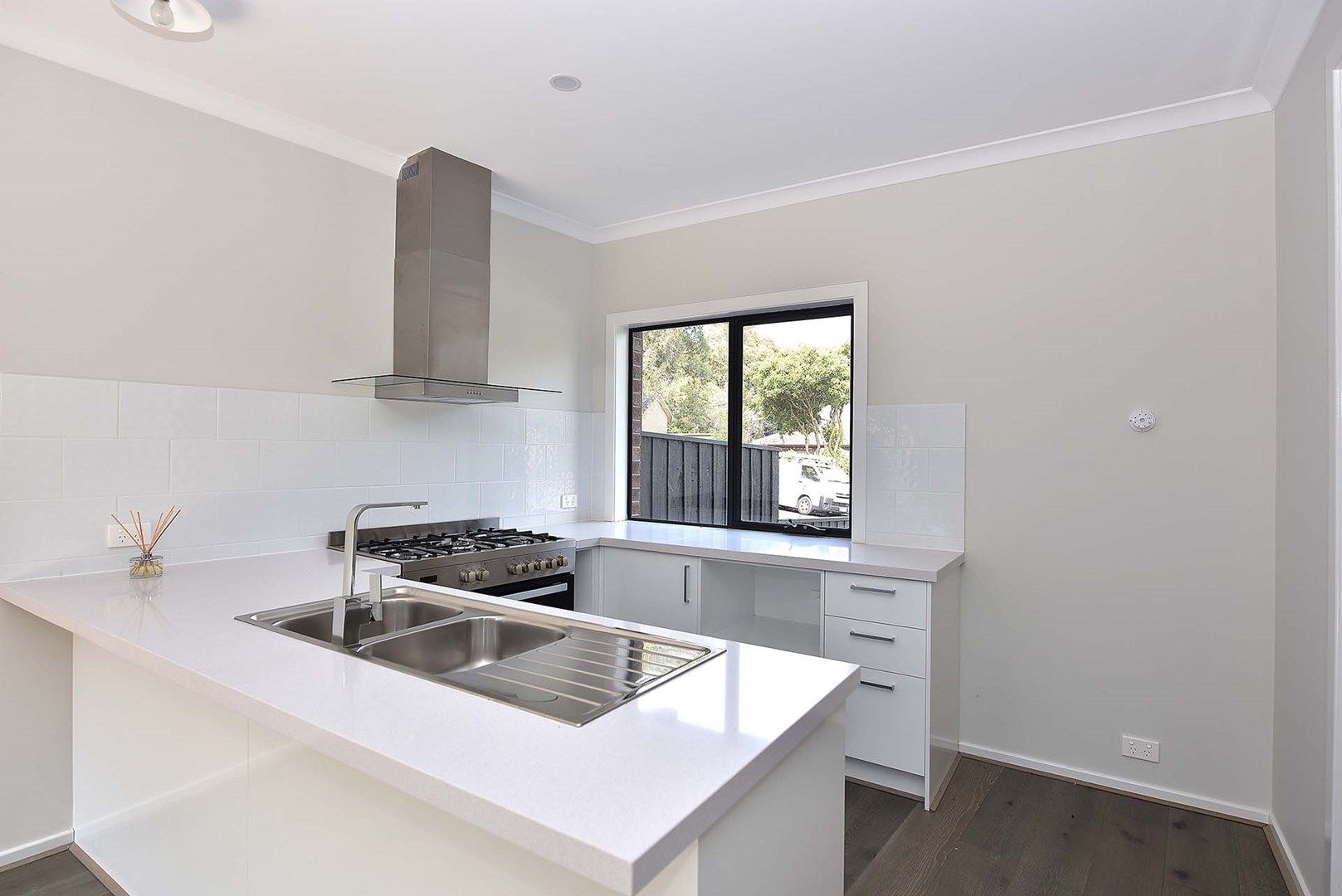 4 bedrooms Townhouse in 1/24 Roland Street MOUNT WAVERLEY VIC, 3149