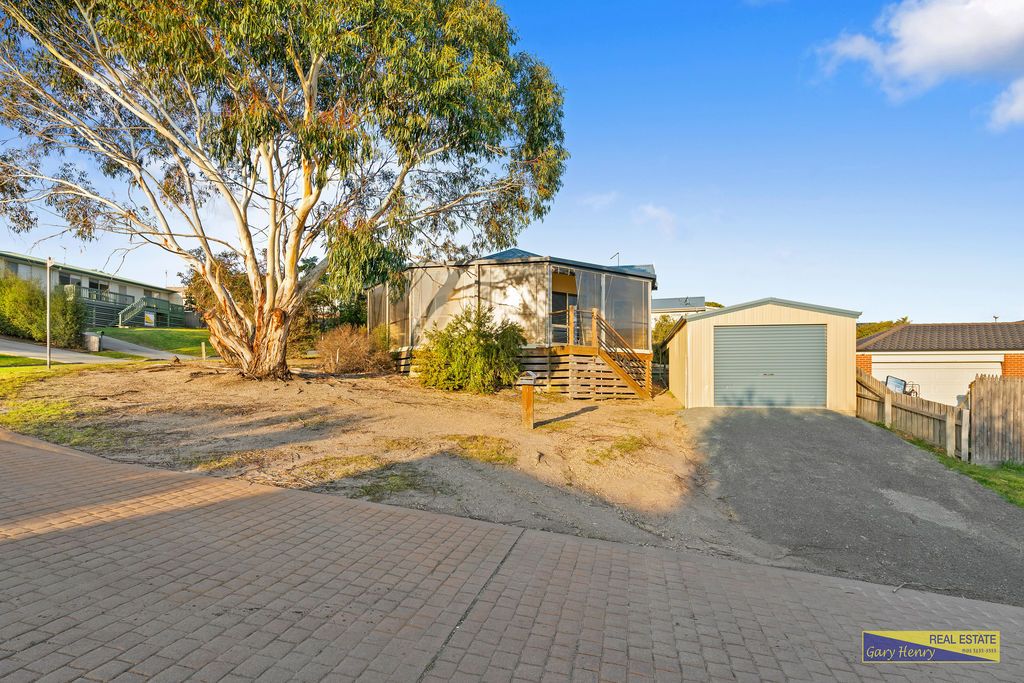 1 Banksia Court, Lakes Entrance VIC 3909, Image 2