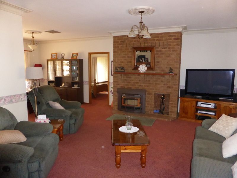 48 Field Road, Parkes NSW 2870, Image 2