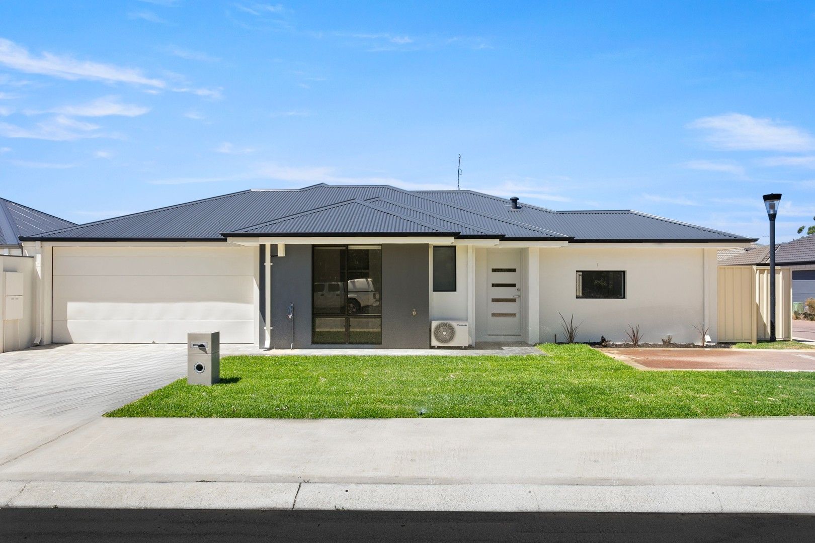 3 bedrooms House in 2 Belches Loop SEVILLE GROVE WA, 6112