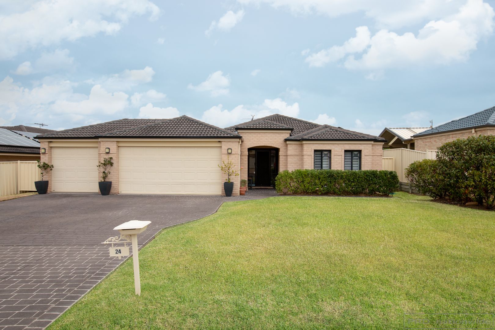 24 Drayton Crescent, Thornton Property History & Address Research