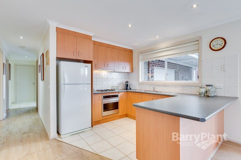 33 Pimelea Way, Hillside VIC 3037, Image 2