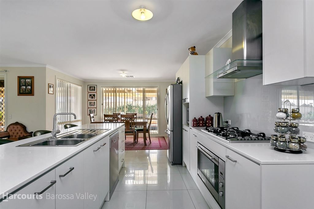 25 Carlisle Street, Williamstown SA 5351, Image 2