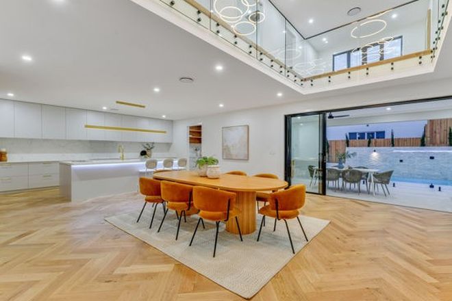 82 Linacre Crescent Carindale 4152 - Image 4