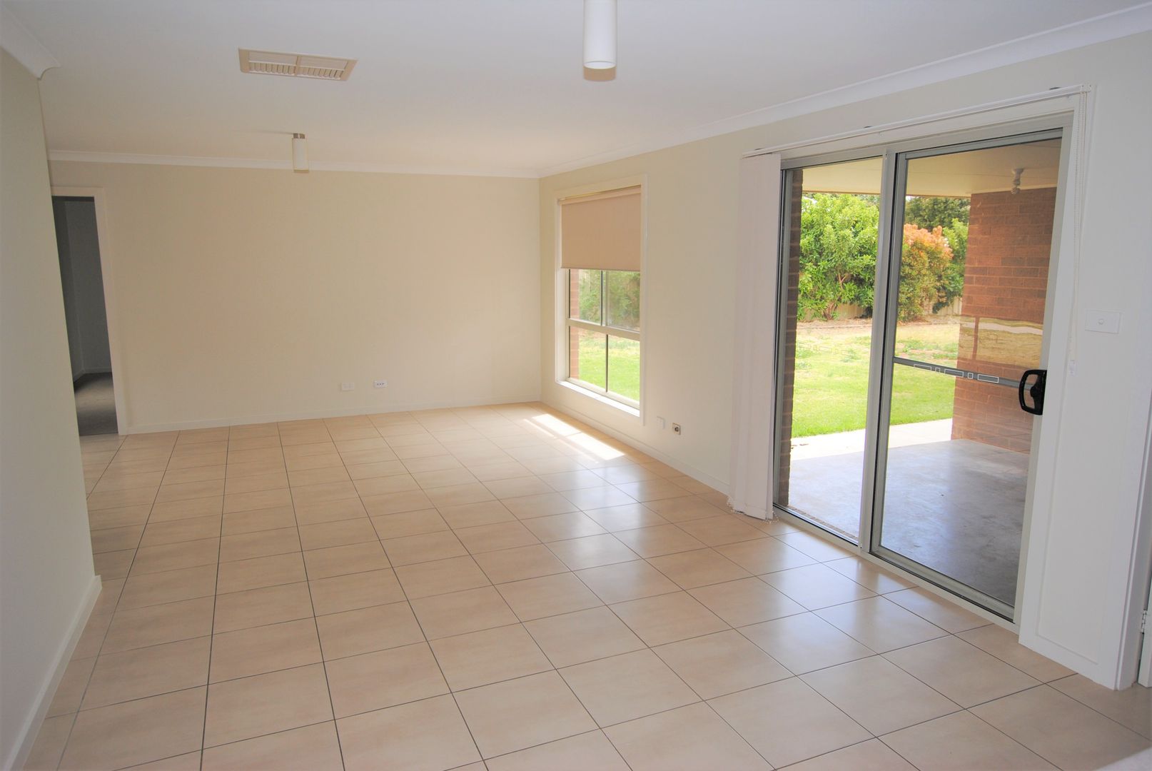 10 GILLMARTIN DRIVE, Griffith NSW 2680, Image 2
