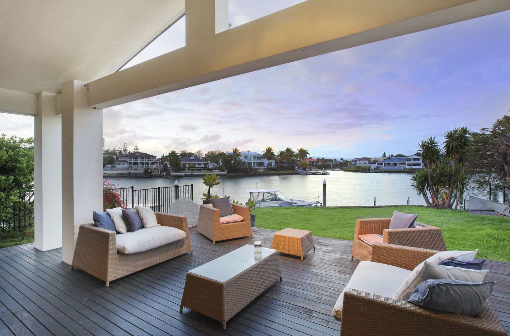 325 Monaco Street, Broadbeach Waters Property History & Address