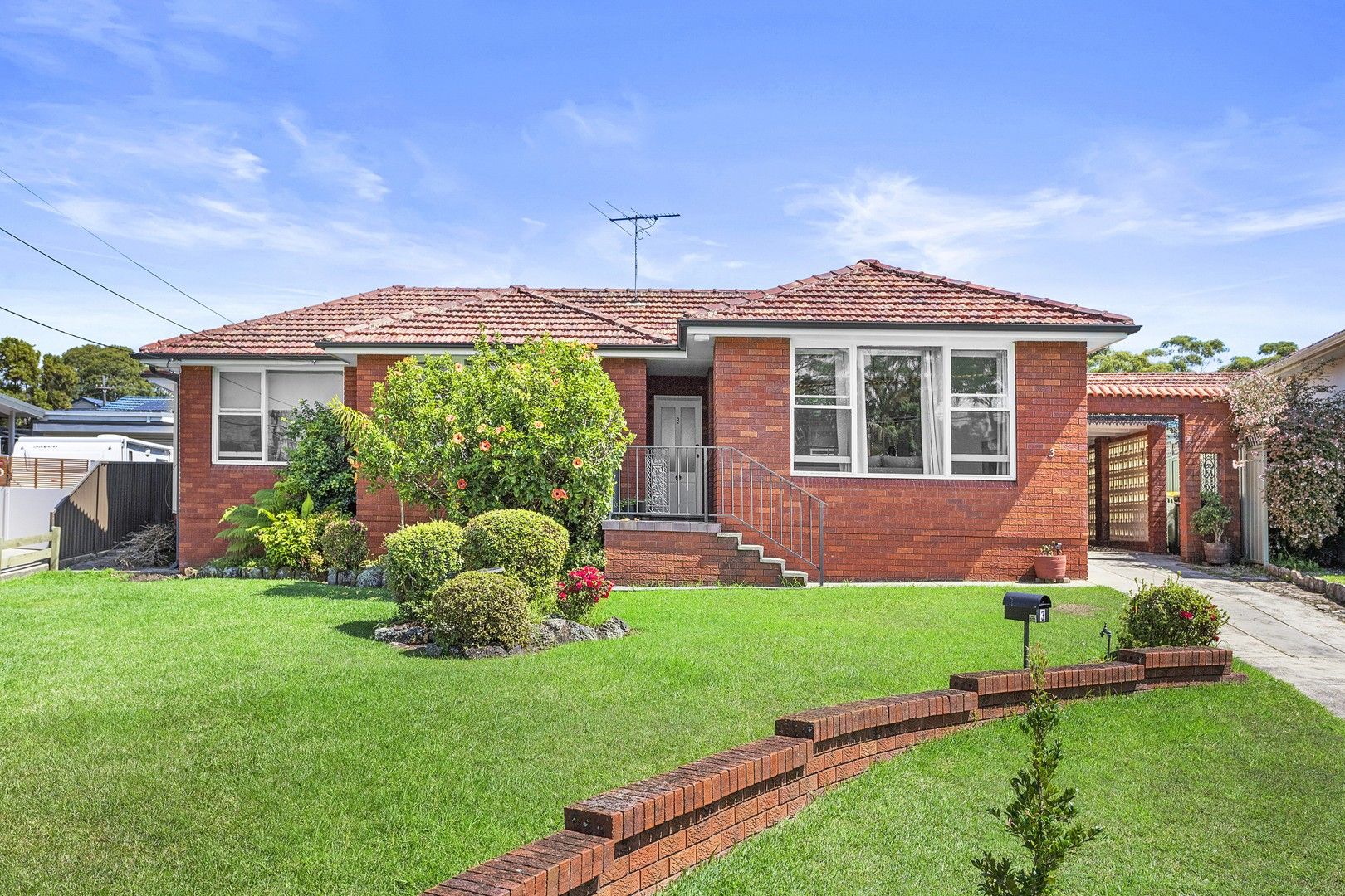 4 bedrooms House in 3 Jean Avenue MIRANDA NSW, 2228