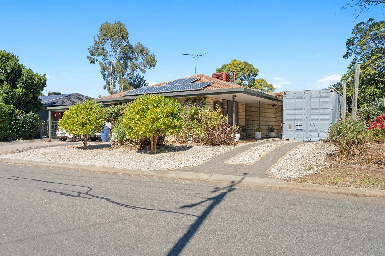 5 bedrooms House in 2 Blackwood Crescent MORPHETT VALE SA, 5162