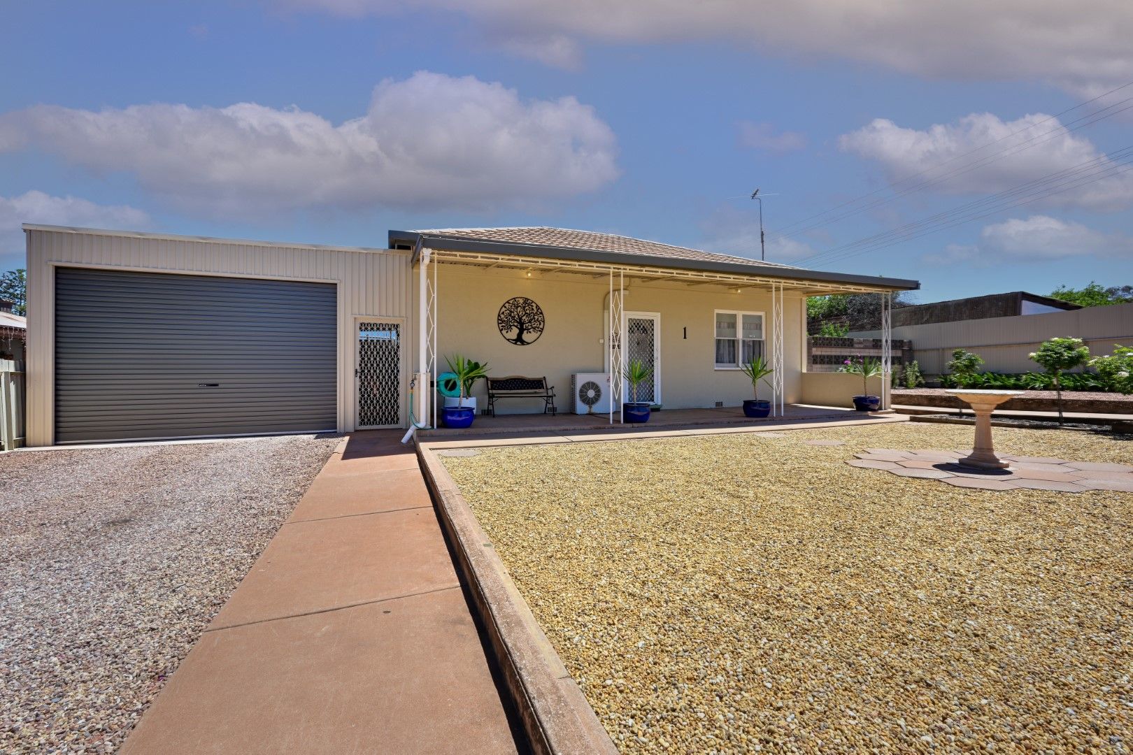 4 bedrooms House in 1 Jeffries Street WHYALLA PLAYFORD SA, 5600