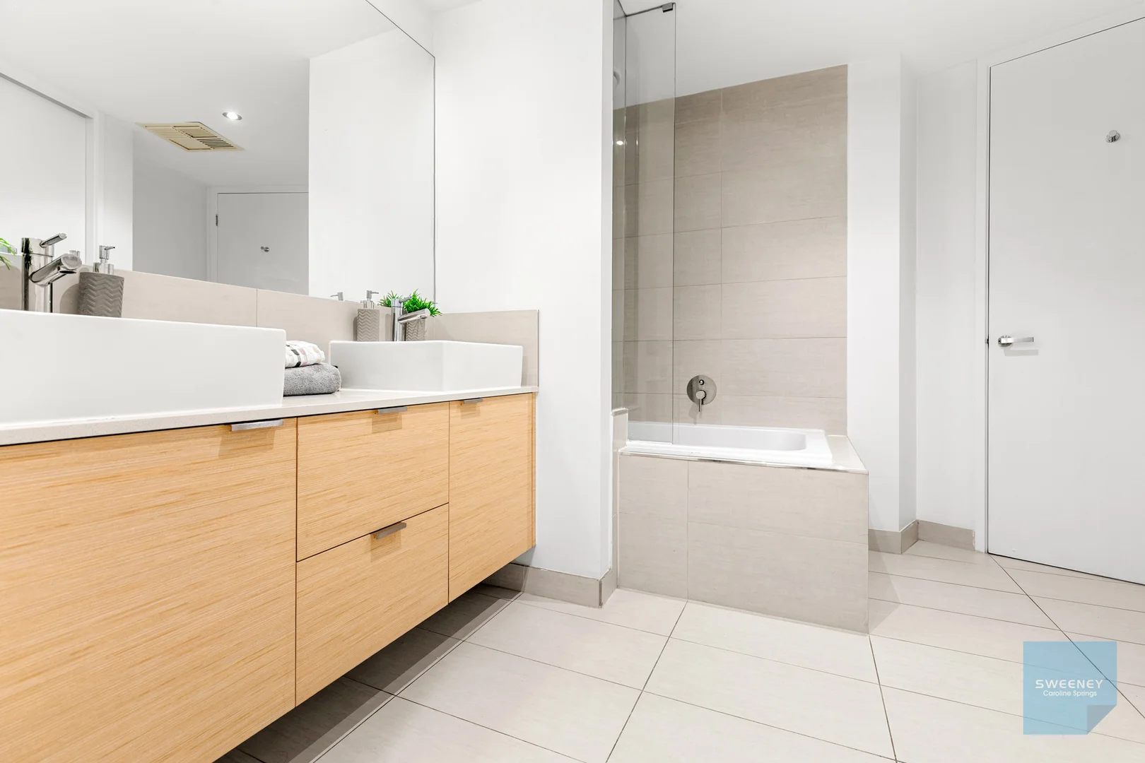 Additional image 7 of 11/2 The Esplanade, Caroline Springs VIC 3023