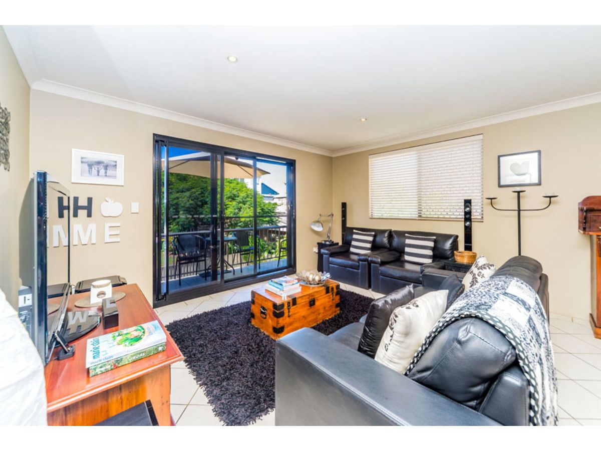 5/4 Milton Avenue, Paradise Point QLD 4216, Image 2