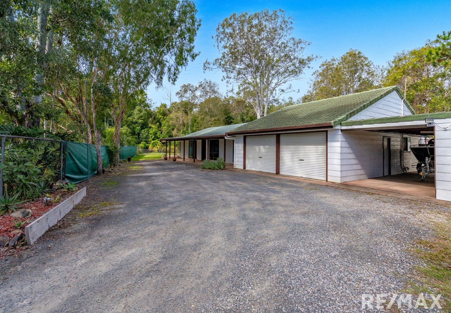 4 bedrooms House in 23 Jade Stone Court CARRARA QLD, 4211
